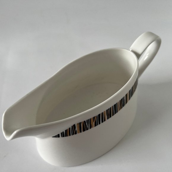 Royal Tuscan Gravy Boat Fine Bone China Cascade Made in England 5 1/2" Wide - Picture 3 of 7